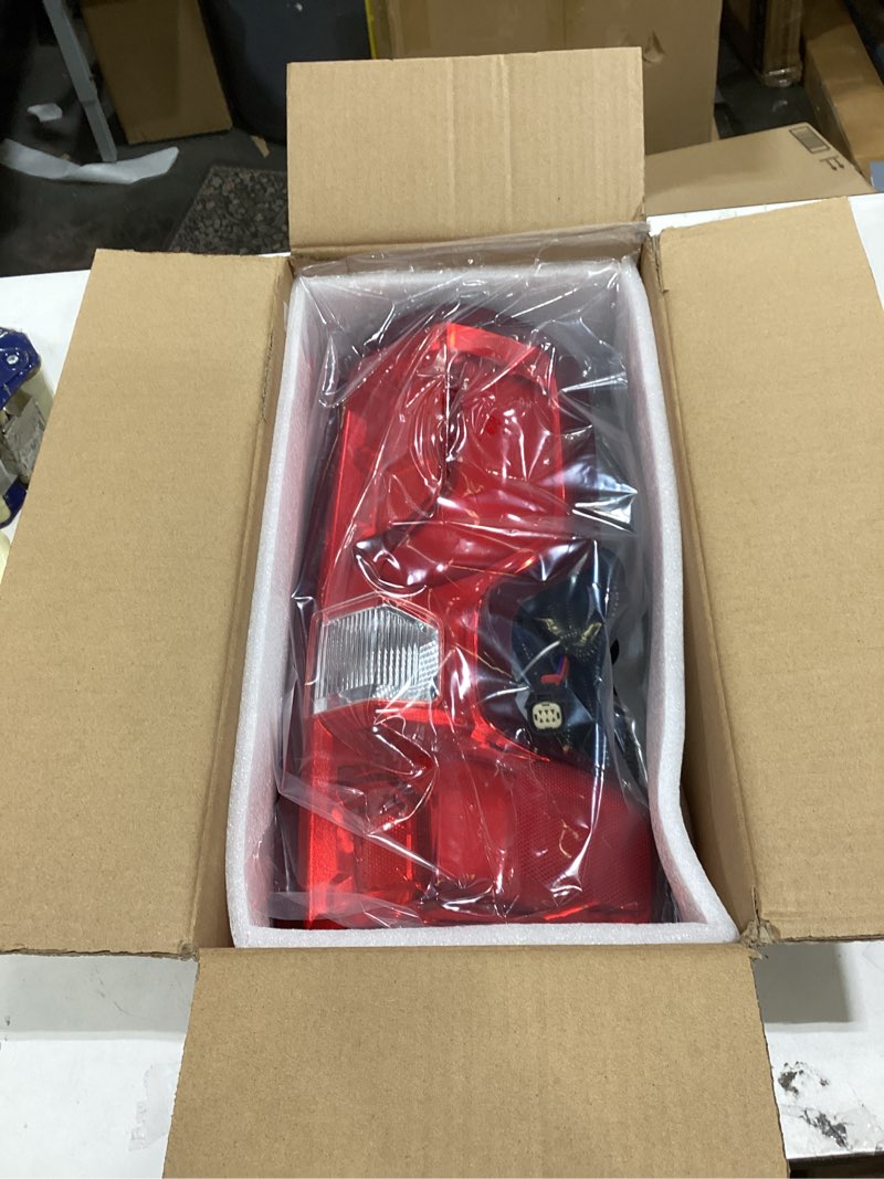 Condition photo showing Good Condition for LED Lamp Rear Tail Light Assembly Replacement for 2019 2020 2021 2022 2023 Chevy Silverado 1500 2500 3500 Rear Light With LED Bulb and Harness Replace OE 84678149 (Left Driver Side)
