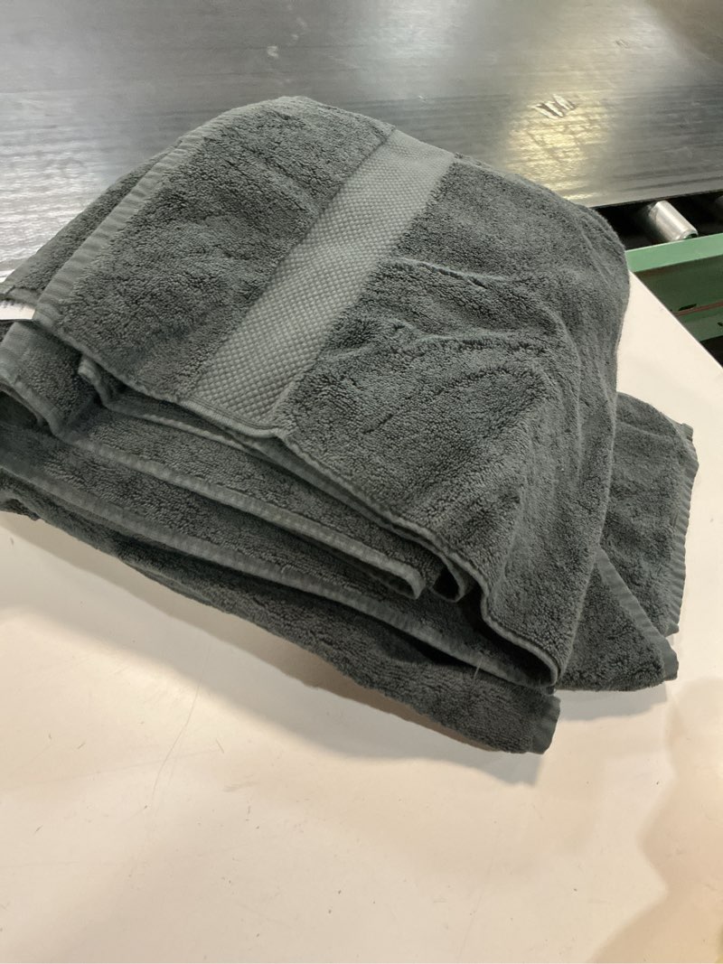 Condition photo showing Good Condition for turkish ultra plush bath towel (set of 2) coral 