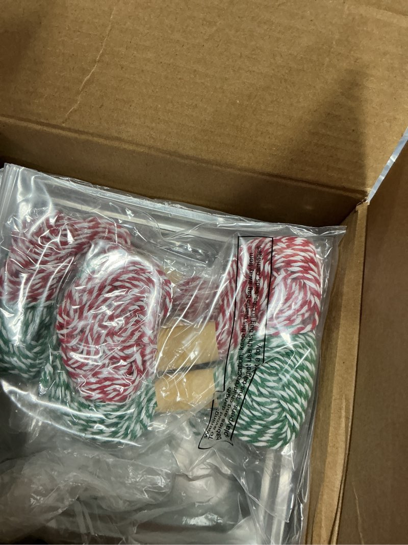 Condition photo showing Good Condition for Yaomiao 50 Pcs Christmas Charcuterie Boxes with Ropes Cards, Christmas Food Box with Clear Lids, Disposable Paper Bakery Square Dessert Containers for Xmas Party Favor Cookie Cake Sandwich (Plaid) 50 Plaid