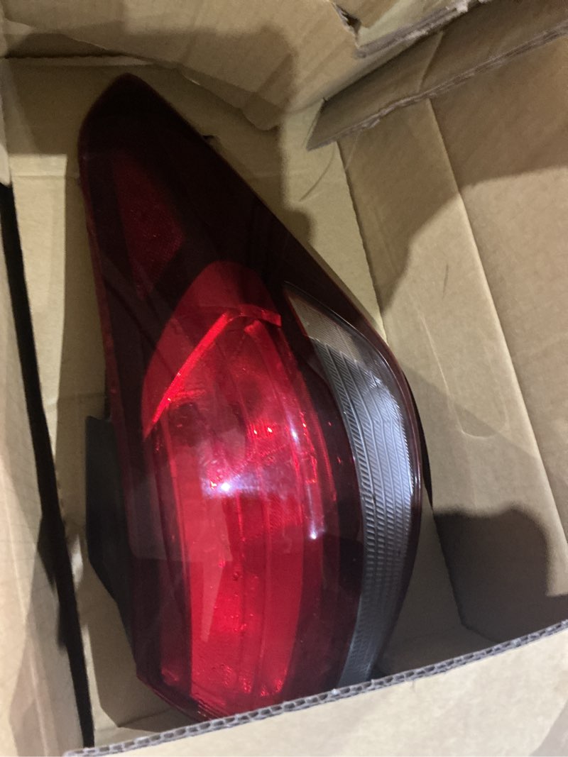 Condition photo showing As Is for for kia forte sedan tail light assembly 2017-2018 passenger side outer bulb type for ki2805134 | 92402 b0600