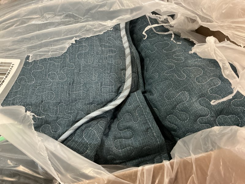 Condition photo showing Good Condition for litanika oversized king quilt set navy blue, 120x120 stripe bedspread coverlet 3 pieces, navy blue lightweight quilted bedding set for all season(super king-1 quilt, 2 pillowcases) 05 - navy blue super king(120*120in)