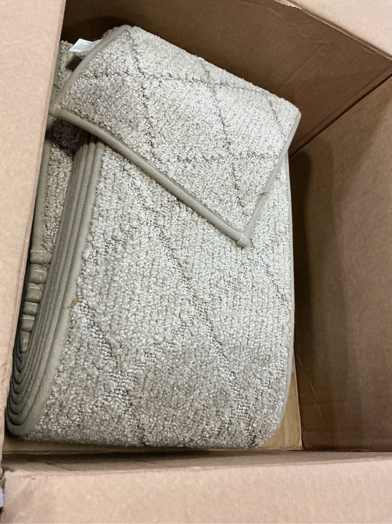Condition photo showing Good Condition for cosy homeer edging stair treads non-slip carpet mat 28inx9in indoor stair runners for wooden steps, edging stair rugs for kids and dogs, 100% polyester tpe backing (15pc, beige) beige 28 x 9 inches (15 pieces)