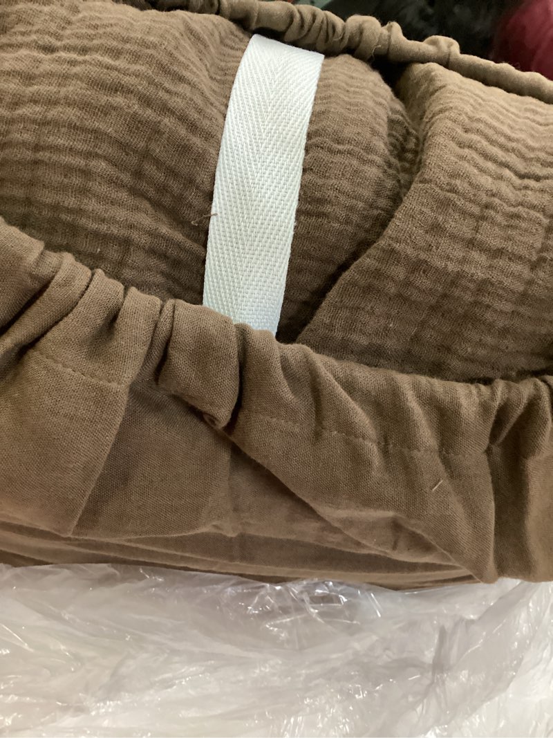 Condition photo showing Good Condition for airy gauze duvet cover set size king color chocolate