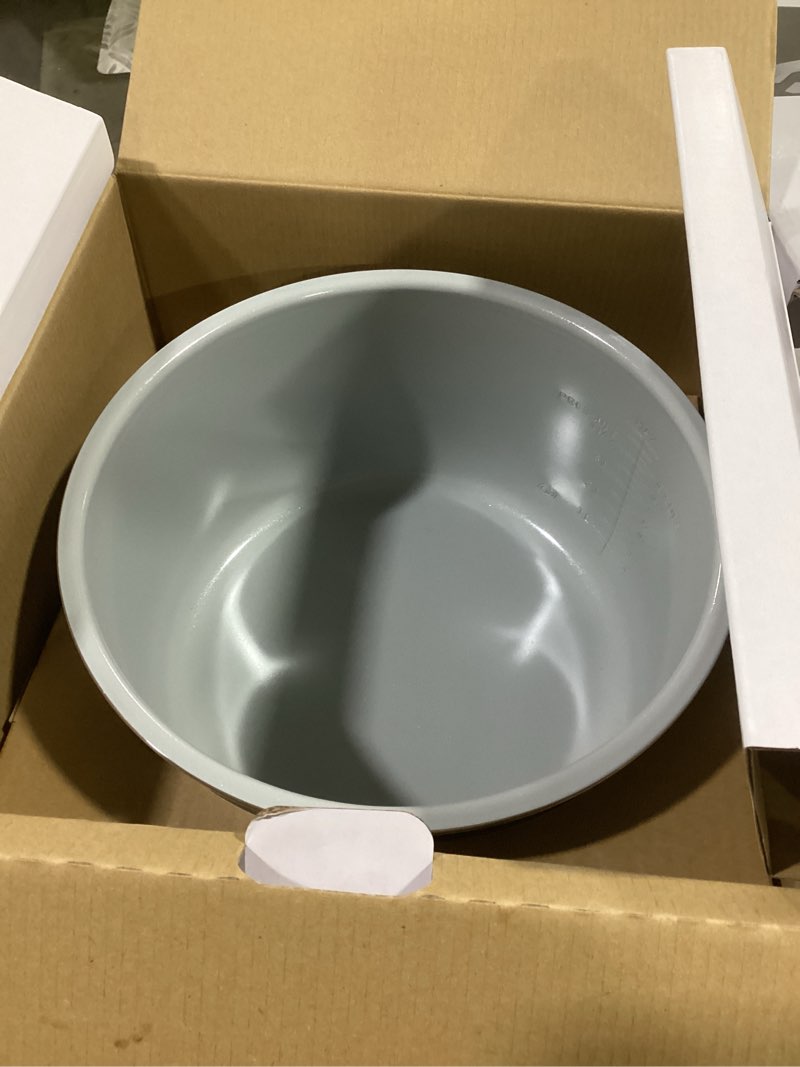 Condition photo showing Good Condition for Ninja Foodi 6.5-qt. Ceramic Coated Nonstick Inner Pot, Compatible with all Ninja Foodi 6.5 qt. models, Dishwasher Safe Gray. 102FY300