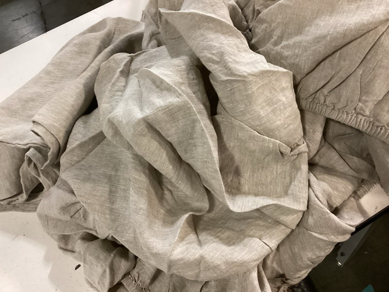Condition photo showing As Is for king fitted sheet set