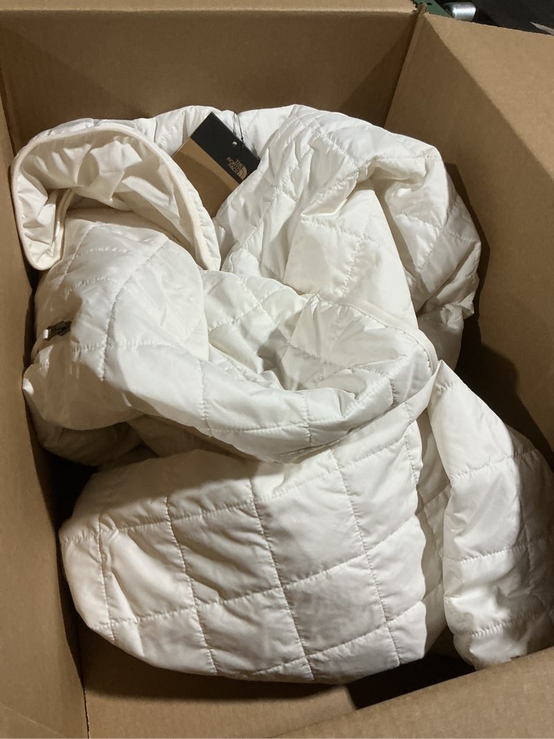 Condition photo showing Good Condition for THE NORTH FACE Women's Junction Insulated Parka | Water Repellent Winter Jacket Packed With Insulation & Secure Zip Pockets 3X-Large White Dune