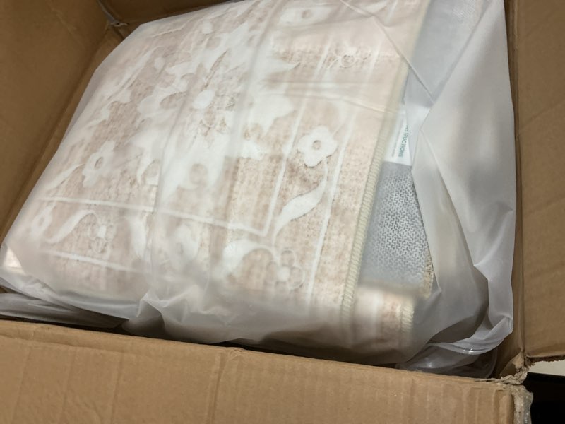 Condition photo showing Good Condition for 8x10 washable area rugs for living room, vintage floral non-slip low pile natural rug soft throw large carpet for dining room bedroom home office (beige, 8'x10') 8' x 10' (rectangular) beige