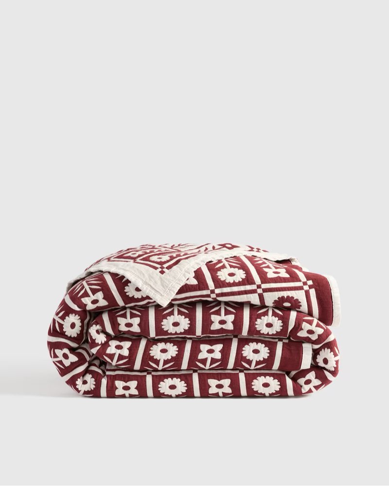 organic cotton jacquard floral coverlet (king/cal king)