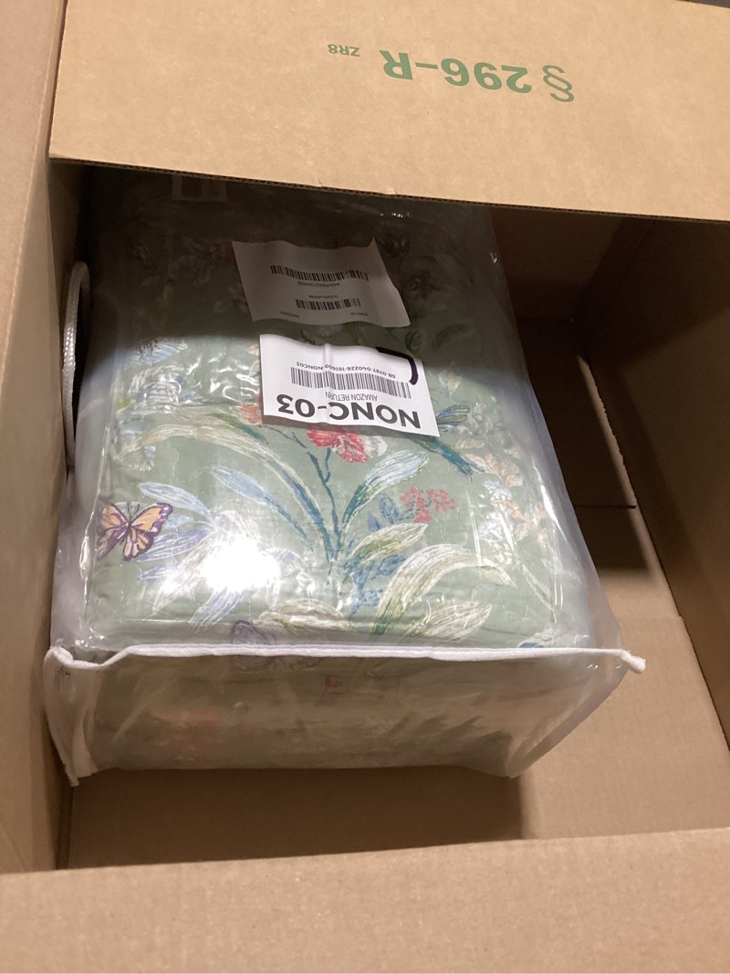 Condition photo showing Good Condition for sanracie oversized queen size quilt bedspread set(102"x118"), 100% cotton green flower bird butterfly print botanical quilted bedding set 3pcs lightweight breathable bedspreads for all seasons oversized queen (102 x 118) floral a