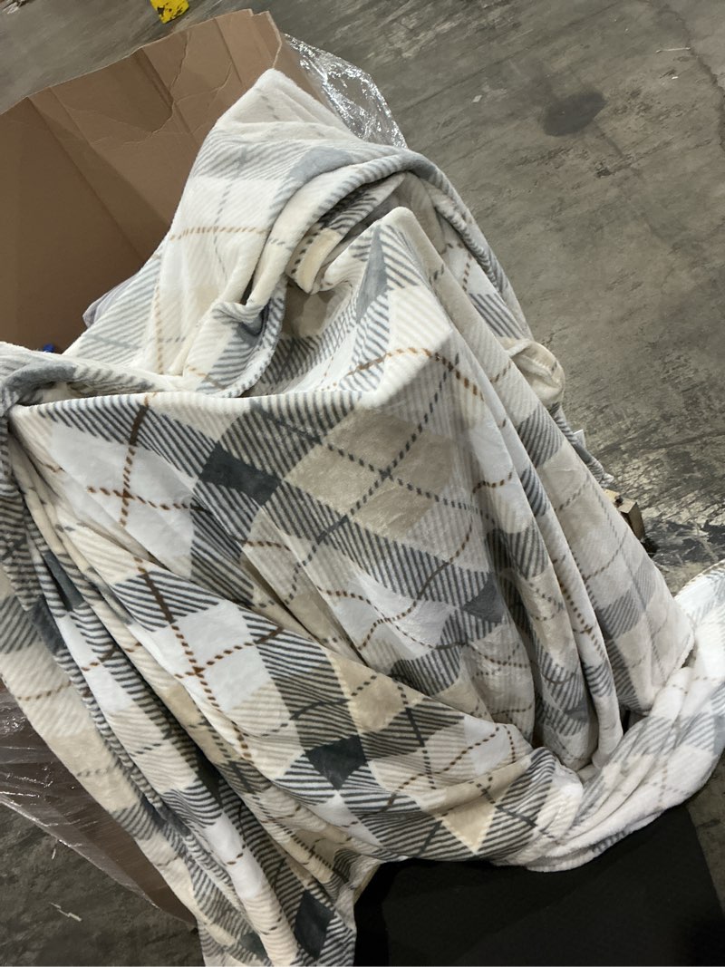 Condition photo showing Good Condition for mainstays super soft plush blanket, brown plaid, full/queen, adult/teen