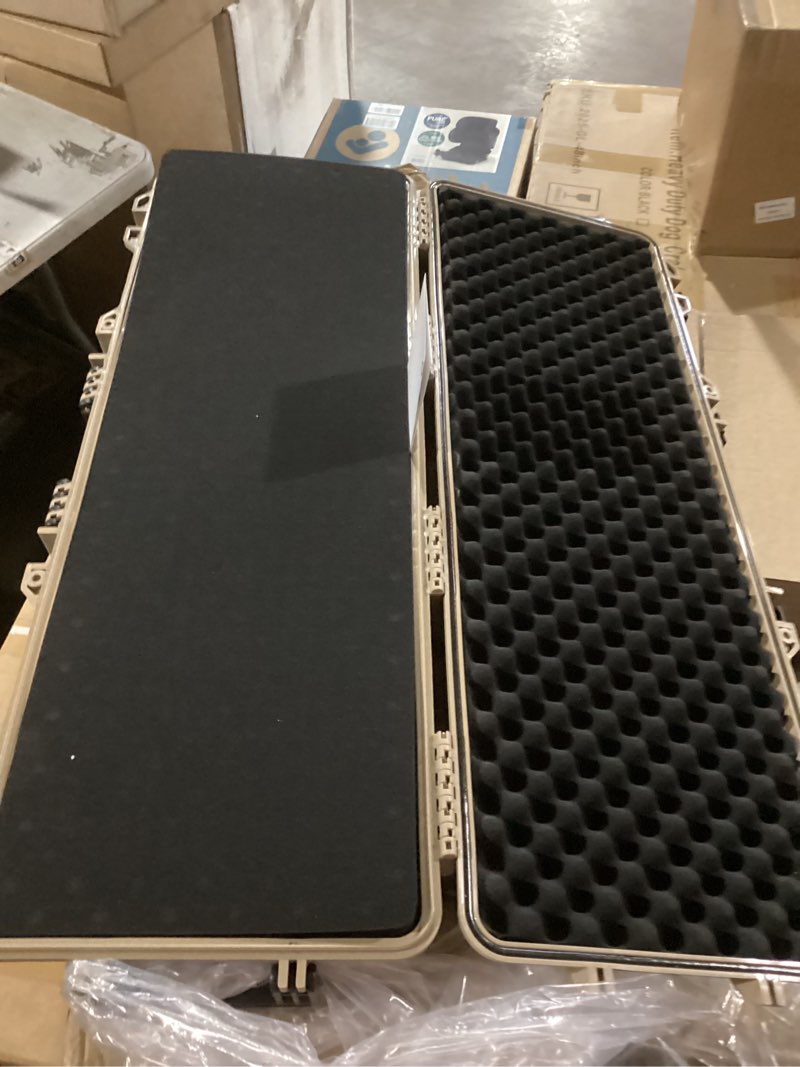 Condition photo showing Good Condition for vevor rifle case, rifle hard case with 4 layers fully-protective foams, lockable hard gun case with wheels, ip67 waterproof & crushproof, for rifles or shotguns 40 inch black