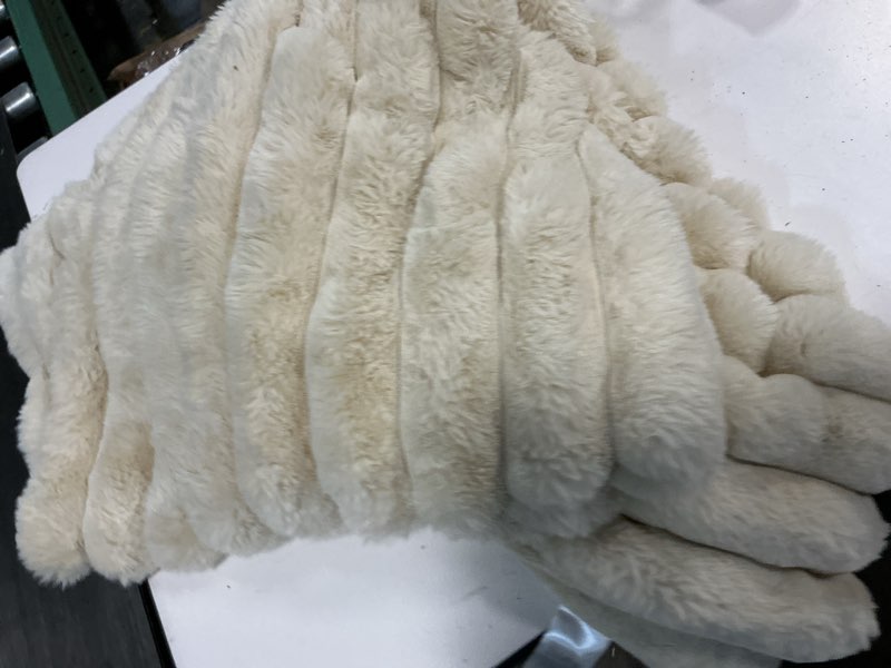 Condition photo showing New/Like New for cozy bliss faux fur throw blanket for couch, cozy warm plush striped blanket for sofa bedroom living room, 50 * 60 inches beige beige throw(50" x 60")