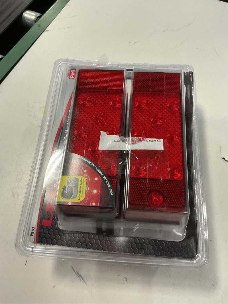 Condition photo showing Good Condition for led over 80 in. wide trailer rear light kit