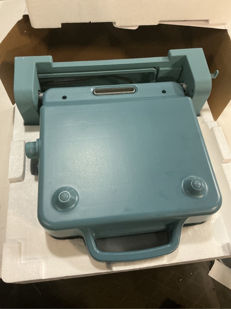 Condition photo showing New/Like New for bella 10"x 20" ceramic fold-n-store dual temp griddle, fits-anywhere™ kitchenware, evergood™ ceramic nonstick coating, 2 temperature zones up to 400°f?, dishwasher safe drip tray, 1500 watt, surf