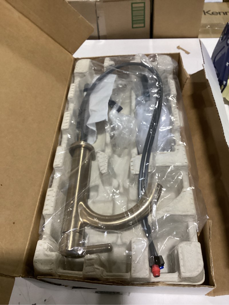 Condition photo showing Good Condition for delta nicoli brushed gold bathroom faucet 1 hole, single hole bathroom sink faucet for vanity, push-pop drain assembly, champagne bronze 15749lf-cz