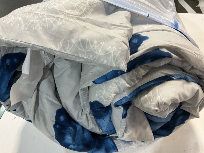 Condition photo showing As Is for artall lightweight microfiber 3 piece comforter set with 2 shams, butterfly pattern bedding set, full/queen, blue blue full/queen