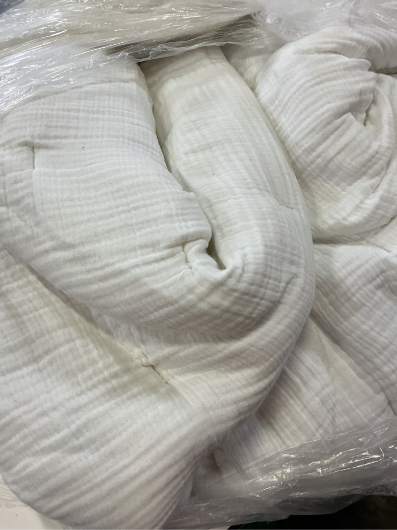 Condition photo showing Good Condition for organic cotton gauze dream quilt, king/cal king, white