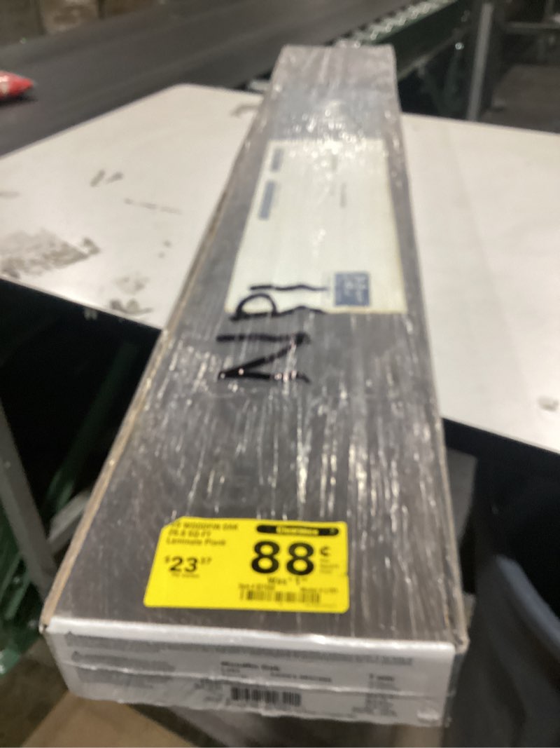 Condition photo showing New/Like New for Style Selections Woodfin Oak 7-mm T x 7-in W x 50-in L Laminate Wood Flooring ( 26.8-sq ft /