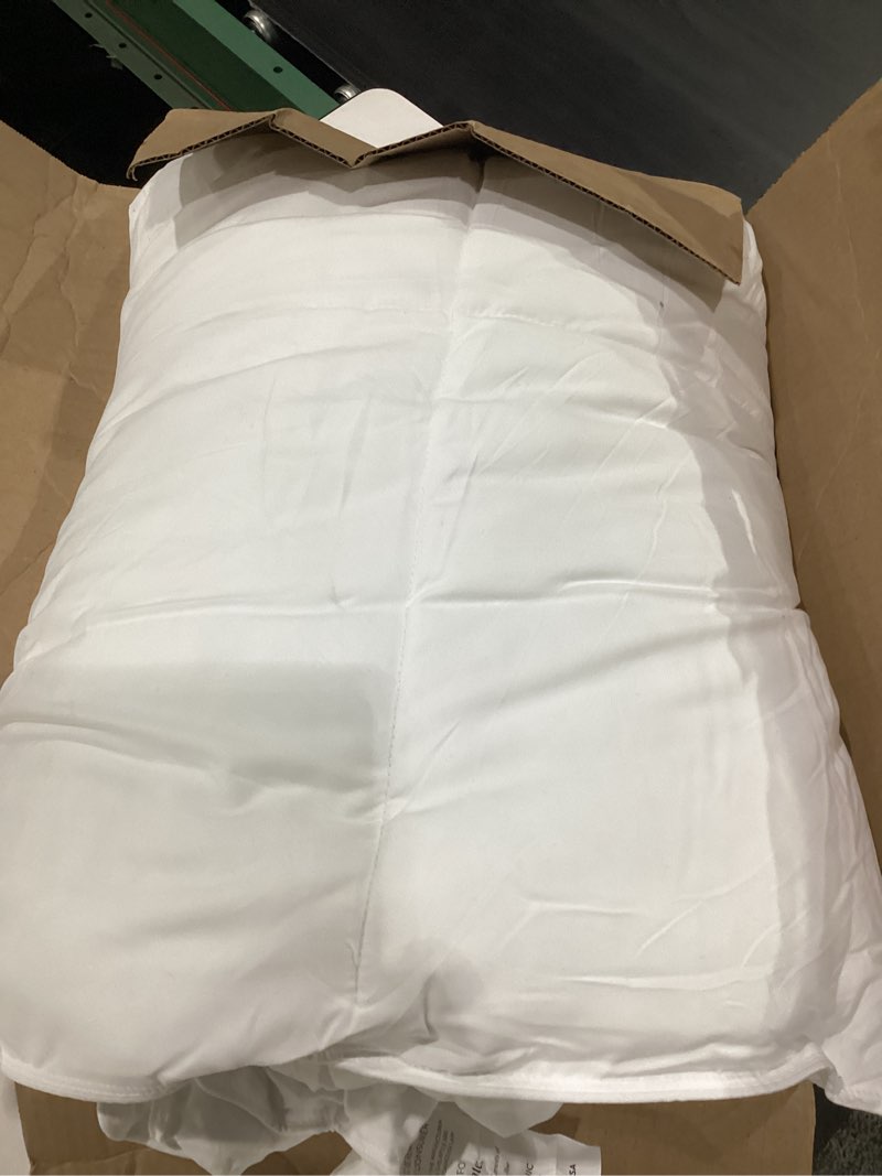 Condition photo showing Good Condition for mh mylune home fluffy down alternative comforter, all season duvet insert lightweight bed comforter insert white baffle box stitched with corner tabs (queen all season 90"x90") white/all-season queen 90"x90"