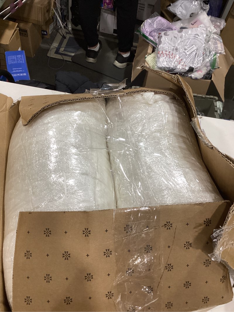 Condition photo showing Good Condition for Beckham Hotel Collection Bed Pillows Standard/Queen Size Set of 2 - Original Soft Down Alternative Pillow for Sleeping - Soft Support for Back, Stomach or Side Sleepers Queen / Standard White