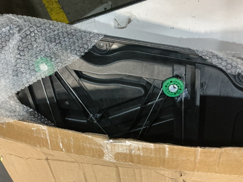 Condition photo showing Good Condition for x4xz replacement front right window regulator without motor rh passenger side compatible with hyundai tucson 2016-2020 82481-d3011 82481-d3010