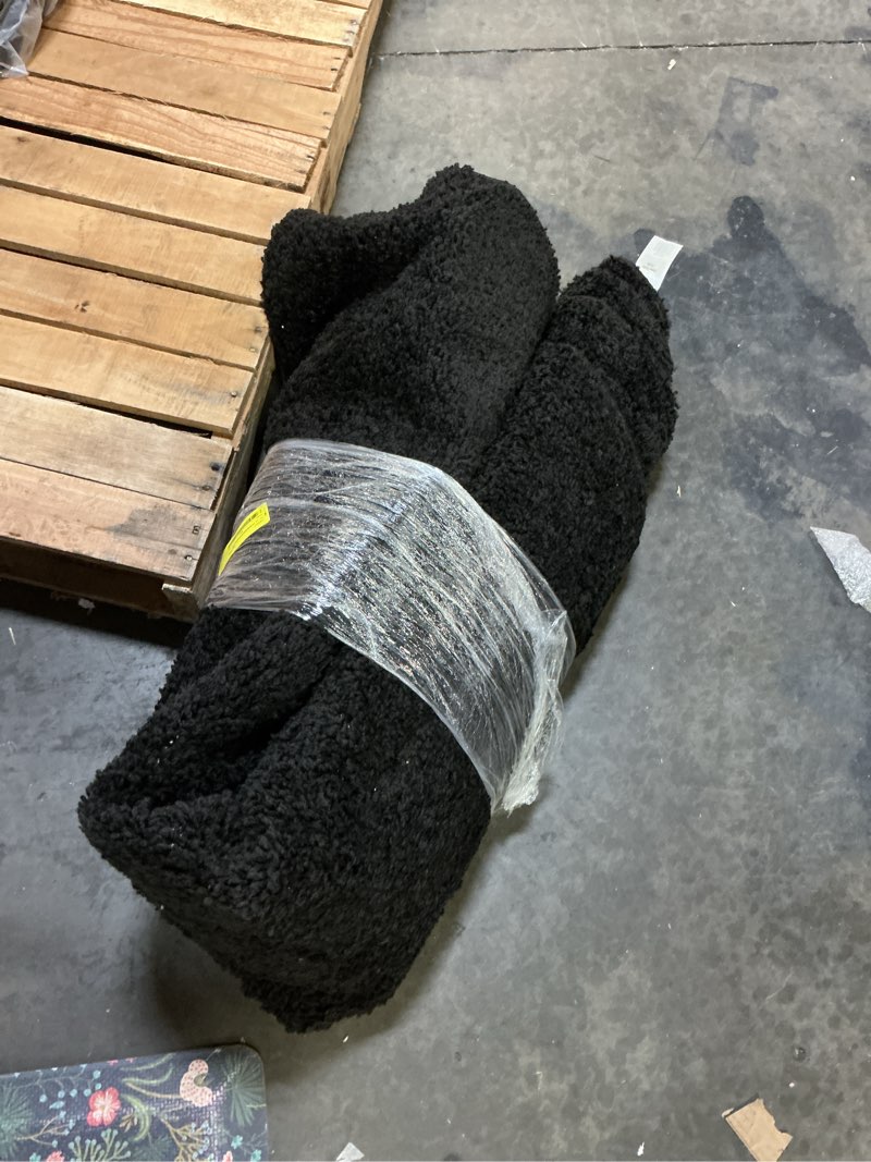 Condition photo showing Good Condition for mainstays traditional solid black shag indoor area rug  5  x 7