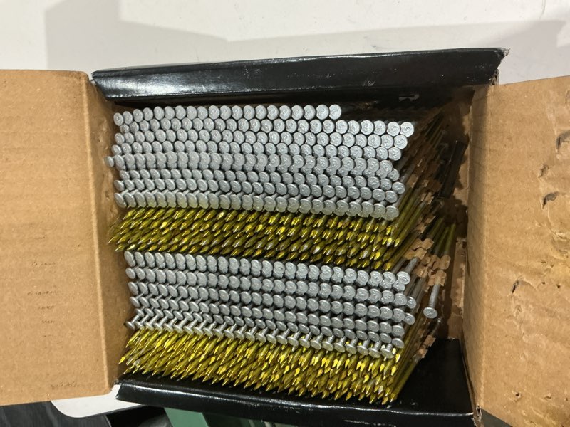 Condition photo showing As Is for metabo hpt 3-1/4-in x 0.131-in 21 -degree 12d hot-dipped galvanized smooth shank collated