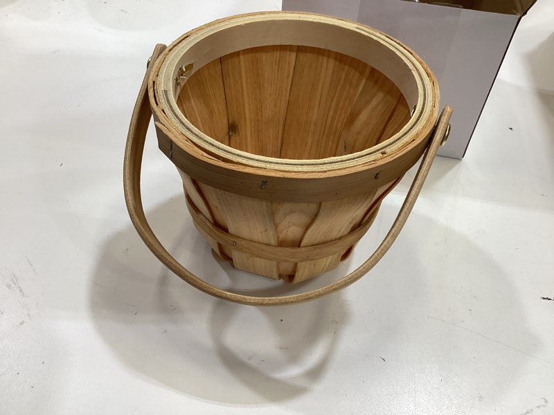 Condition photo showing Good Condition for marsui 1 pcs small wooden berry baskets – 4 x 5.1 inch handcrafted beach baskets with reinforced handles, for fruit, market, crafts, gifts, garden picking & decor (brown) brown 1