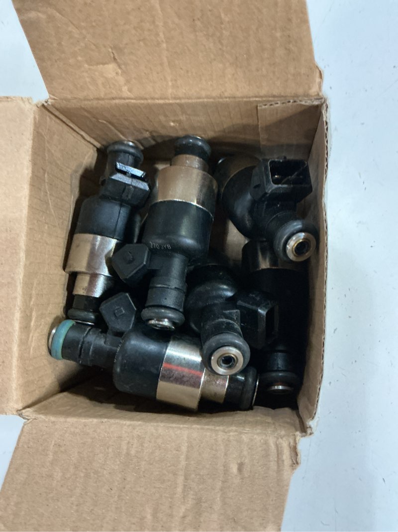 Condition photo showing As Is for set of 8 fuel injectors fit for chevy & gmc: c2500 /c3500 /k2500 /k3500 /c2500 & k2500 suburban /p30 /p3500 /express & savana 3500, 1996-2000 v8 gas 7.4l, oem # 17113221, 17109596, fj241(8 pcs)