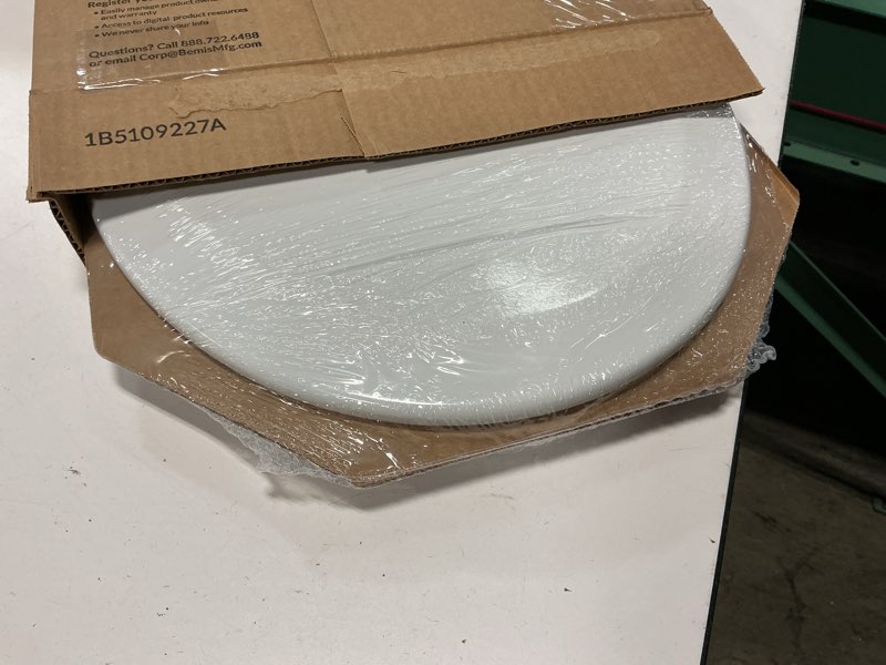 Condition photo showing New/Like New for bemis 500ec durable wood toilet seat with easy clean hinges, made in usa, round, white 1 seat round