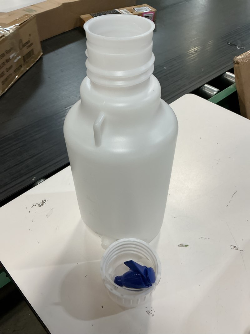 Condition photo showing Good Condition for ulab round carboy, cap. 5l with spigot and screw closure, pp material, uca1005