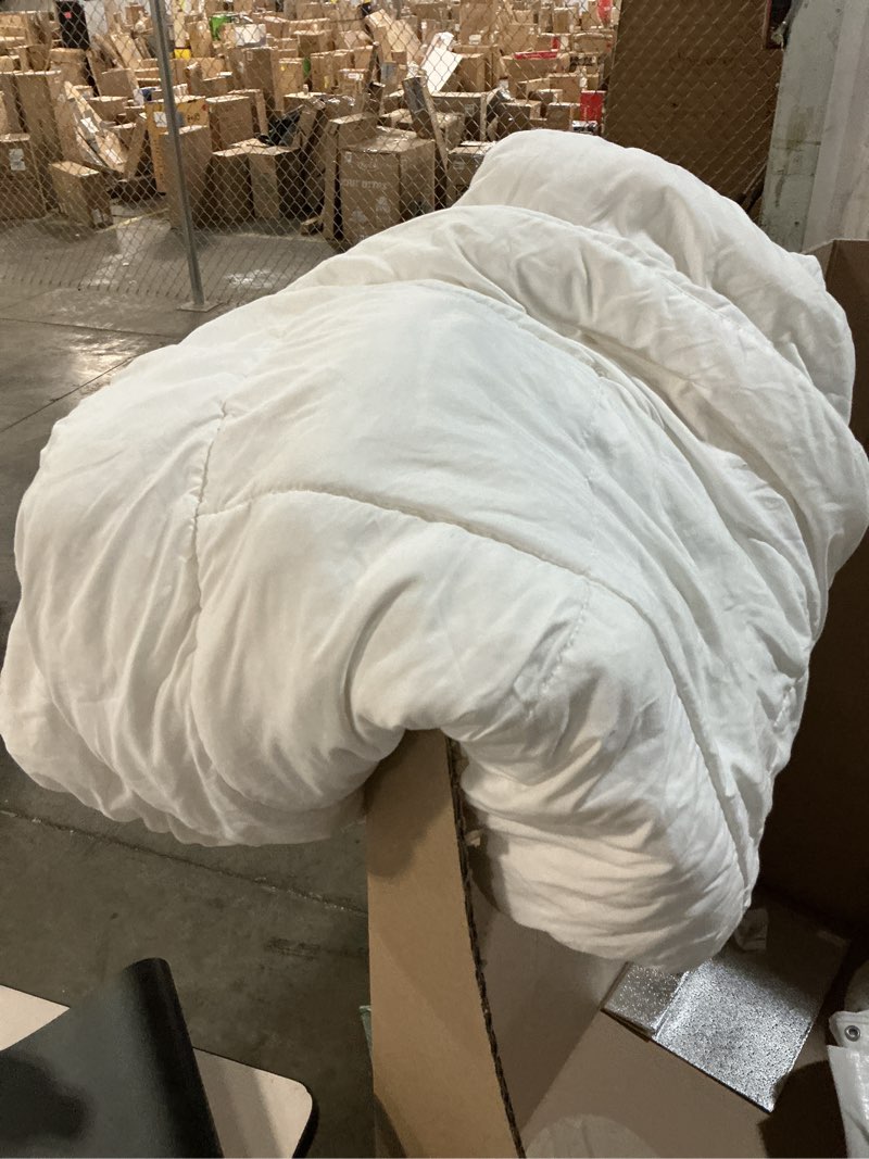 Condition photo showing As Is for Bedsure Queen Size Comforter Set, White Soft Prewashed Bedding for All Seasons, 3 Pieces GentleSoft™ Warm Down Alternative Bed Set, 1 Lightweight Comforter (90"x90") and 2 Pillowcases (20"x26") Queen(90"x90") 02 - White
