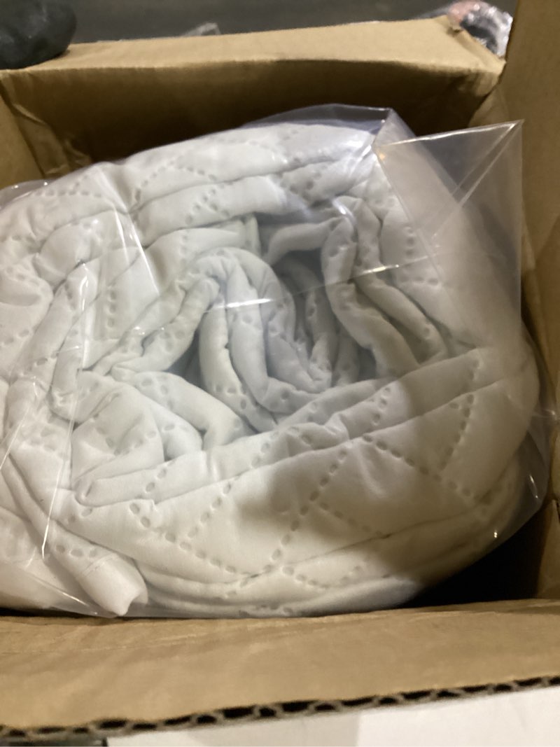 Condition photo showing Good Condition for maple&stone white quilt set queen size, lightweight bedspread ultrasonic chevron pattern light coverlet for all season comforter bedding decor - 3 piece full bed cover sets chevron white full/queen (90'' x 96'')