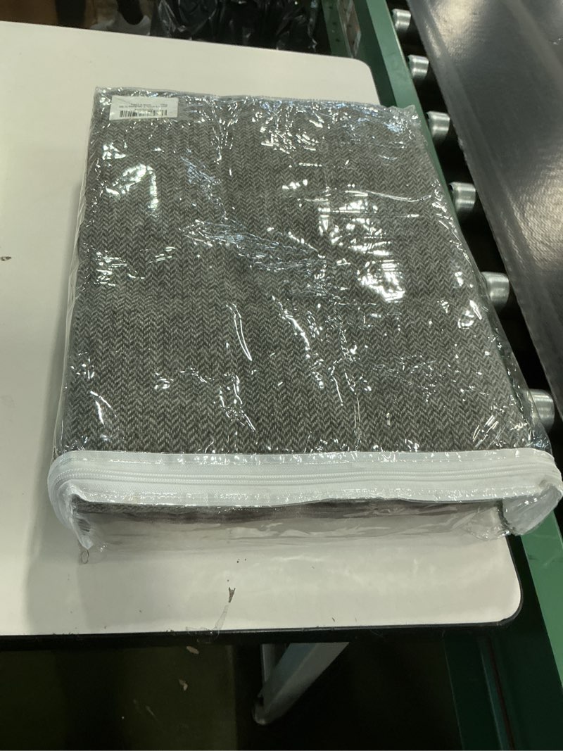 Condition photo showing Good Condition for Spencer & Whitney Bed Throws - Wool Herringbone Throw Blanket, Grey, Queen Size 70.86IN*90.55IN Grey