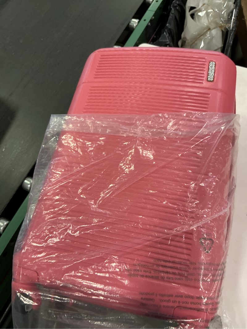 Condition photo showing Good Condition for American Tourister Stratum 2.0 Expandable Hardside Luggage with Spinner Wheels, 28" SPINNER, Soft Coral 28-Inch Checked-Large Soft Coral