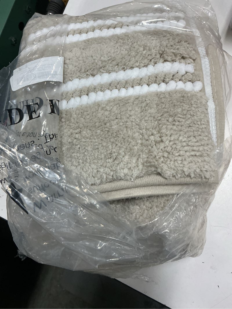 Condition photo showing Good Condition for tyrot bathroom rugs non slip washable 36x24, ultra soft super absorbent bath rugs for bathroom floor, shaggy chenille bath rug, microfiber plush quick dry bath mat for bathtub, sink and shower, beige beige 24''x36''