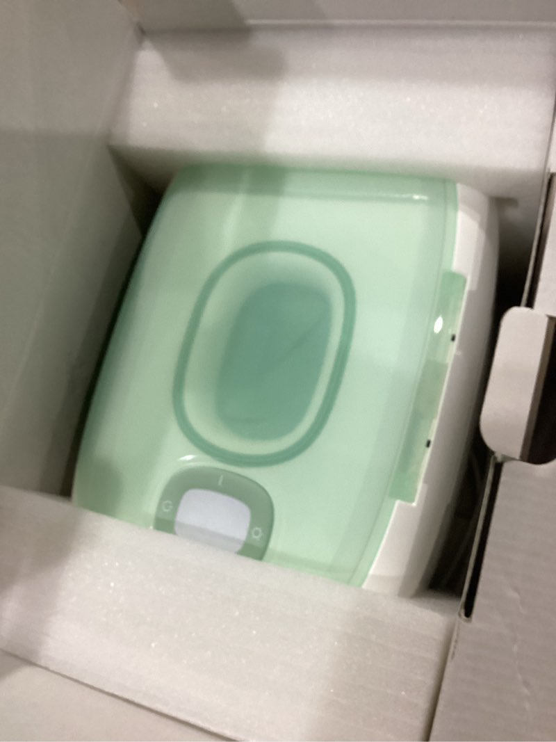 Condition photo showing Good Condition for momcozy new baby wipe warmer, large capacity wipe dispenser compatible with 60-80pcs,10-min fast heating,4 temperature modes,innovative spring design,silicone&top seals,even heating,3-level nightlight medium green