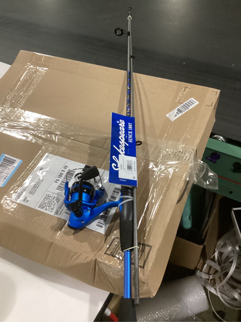 Condition photo showing New/Like New for shakespeare amphibian spinning combo