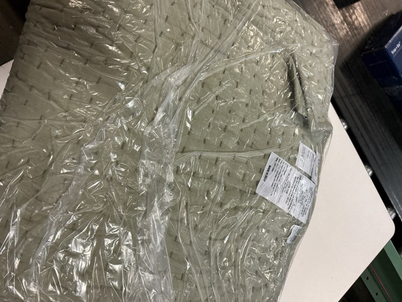 Condition photo showing New/Like New for european linen cotton stitch quilt