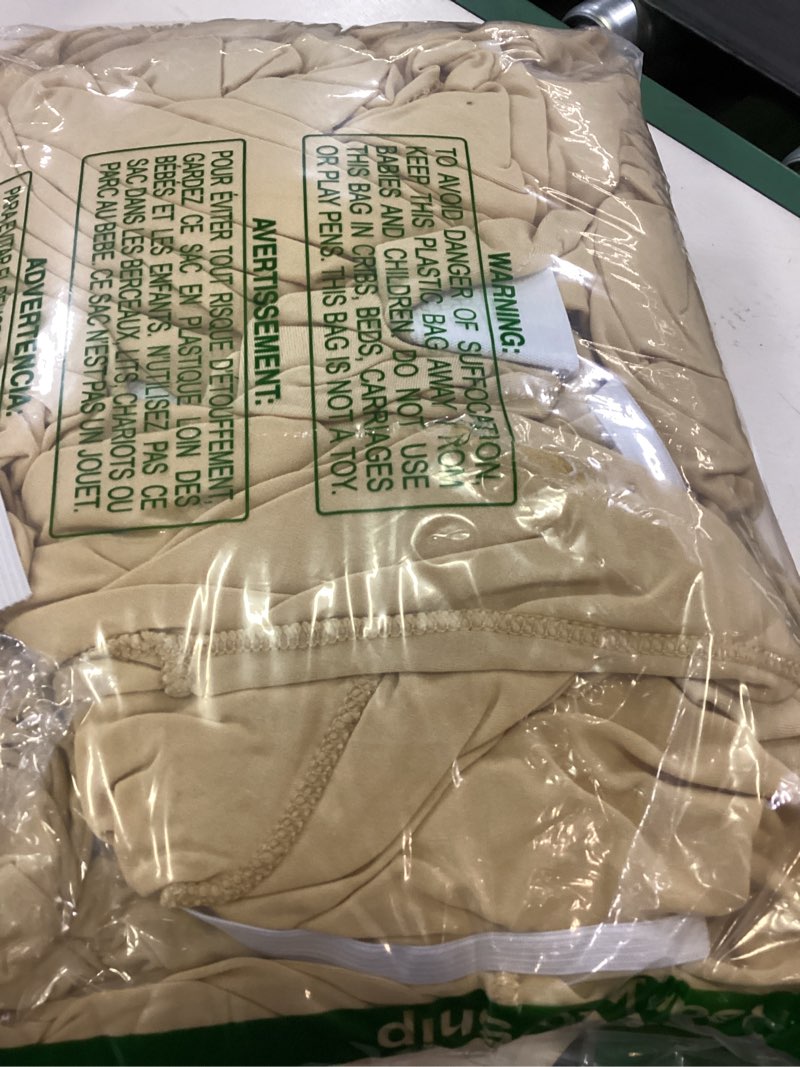 Condition photo showing Good Condition for magalo 20 pack champagne spandex folding waterproof chair cover, stretch chair cover protector for wedding, party, dining banquet and other special events 20pcs champagne