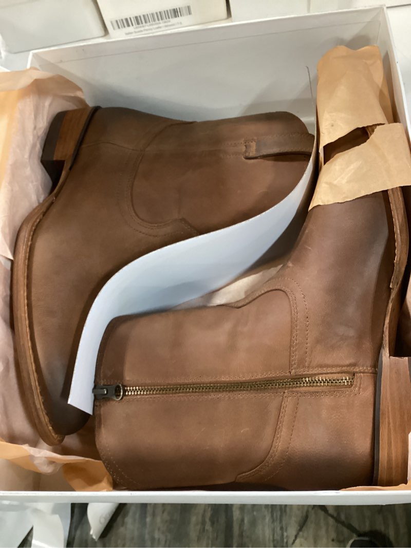 Condition photo showing New/Like New for quince crafted leather western zip boot, 11, whiskey