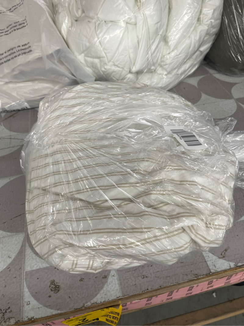 Condition photo showing Good Condition for classic organic percale double stripe duvet cover set, king/cal king, white/toffee