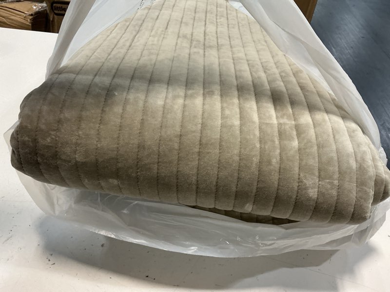 Condition photo showing Good Condition for quince cotton velvet channel quilt, king, light taupe