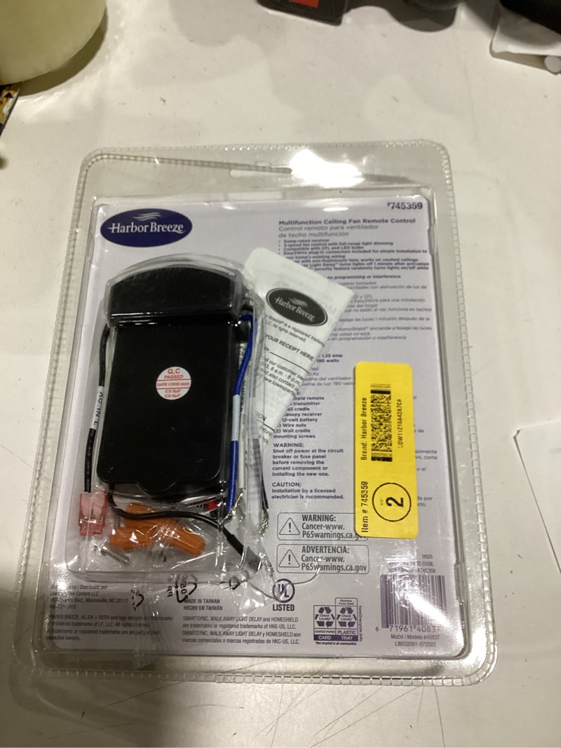 Condition photo showing Good Condition for Harbor Breeze Universal 4.13-in 3 -Speed 3 -Setting Off-White Plastic Indoor Handheld Ceiling Fan