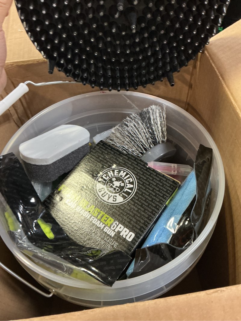 Condition photo showing Good Condition for Chemical Guys Car Wash Kit 14-Pc Arsenal Builder - with Foam Blaster, Wash Bucket, Towels, Applicators, and 16 oz Soaps, Waxes, and Cleaners - Complete Car Detailing Gift Set, Works with Garden Hose HOL126