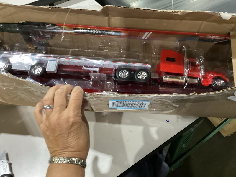 new-ray peterbilt 389 with hay and farm tractor playset 1/32 scale model toy vehicles, 10293a, red