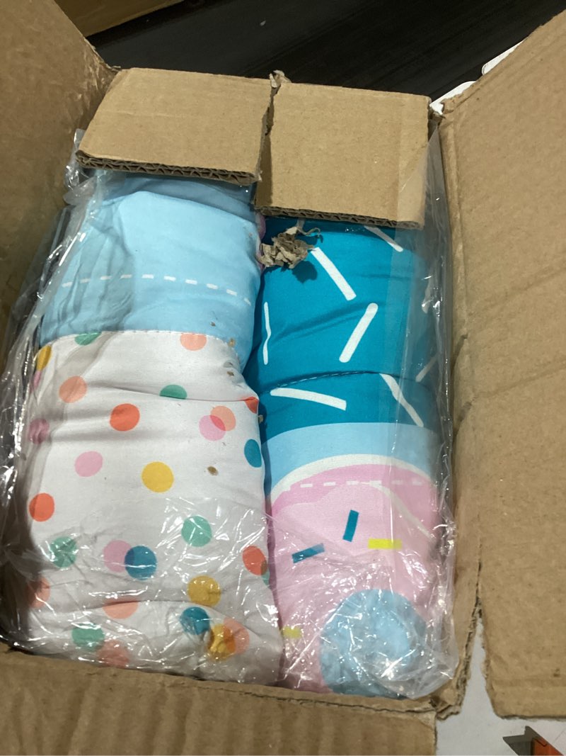 Condition photo showing Good Condition for Jay Franco Trend Collector Be Sweet 7 Piece Full Bed Set - Includes Comforter & Sheet Set - Super Soft Fade Resistant Microfiber Bedding