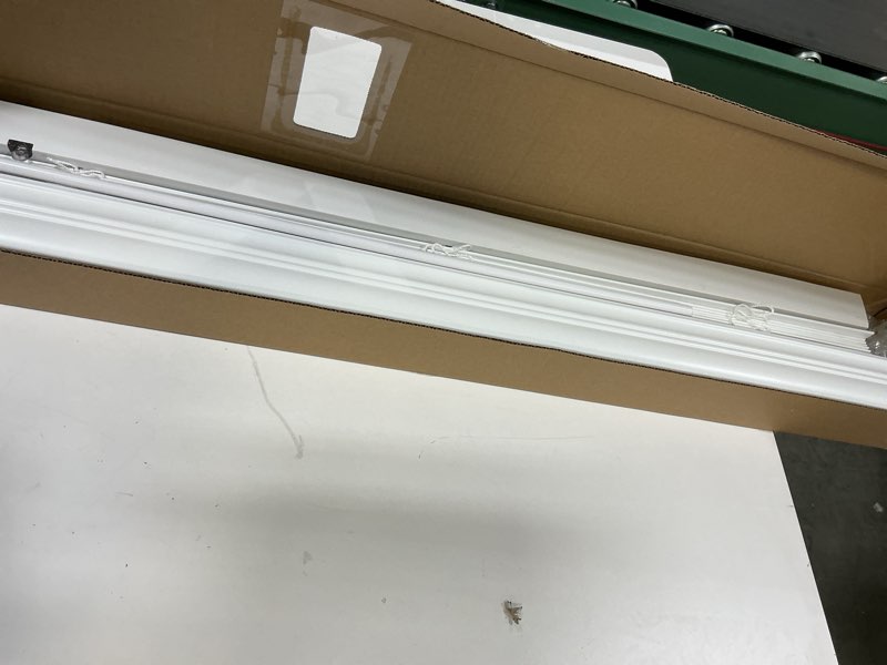 Condition photo showing Good Condition for Allen + roth 35 in x 48 in