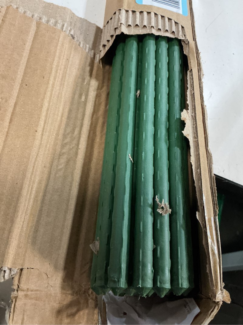 Condition photo showing New/Like New for forup garden stakes, 25 pack steel plant stakes with plastic coating for climbing plants, tomato eggplant bean support, rust-resistant outdoor garden stakes (58 inch)