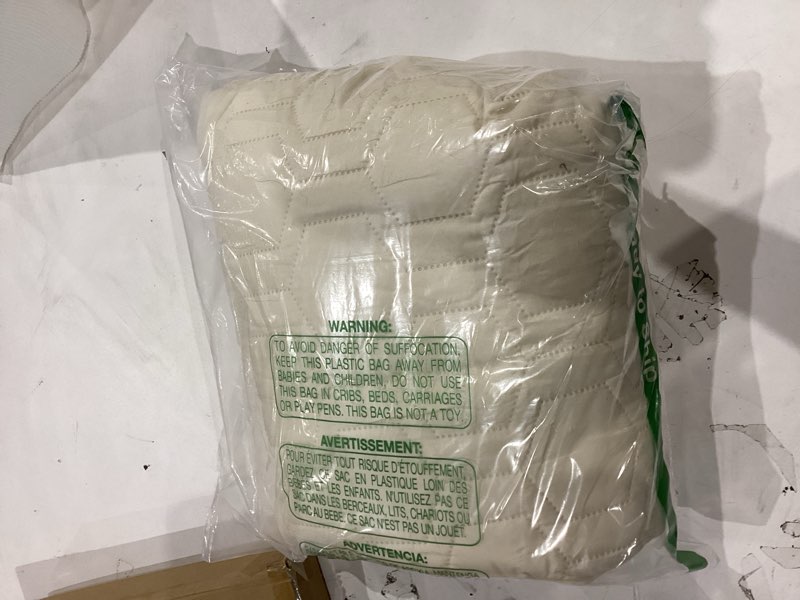 Condition photo showing Good Condition for Waterproof and Anti-Slip Dog Bed Cover and Pet Blanket Sofa Pet Bed Mat ?car Incontinence Mattress Protectors Furniture Couch Cover for Most Cats Dogs, Pets?52x82-Ivory? Ivory 52x82Inch (Pack of 1)